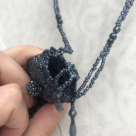 Beaded necklace pouch - Picture 3 of 10